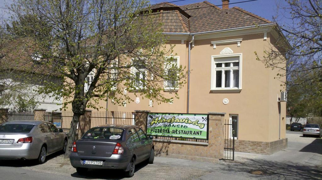 Hársfavirág Vendégház Pápa Esterno foto