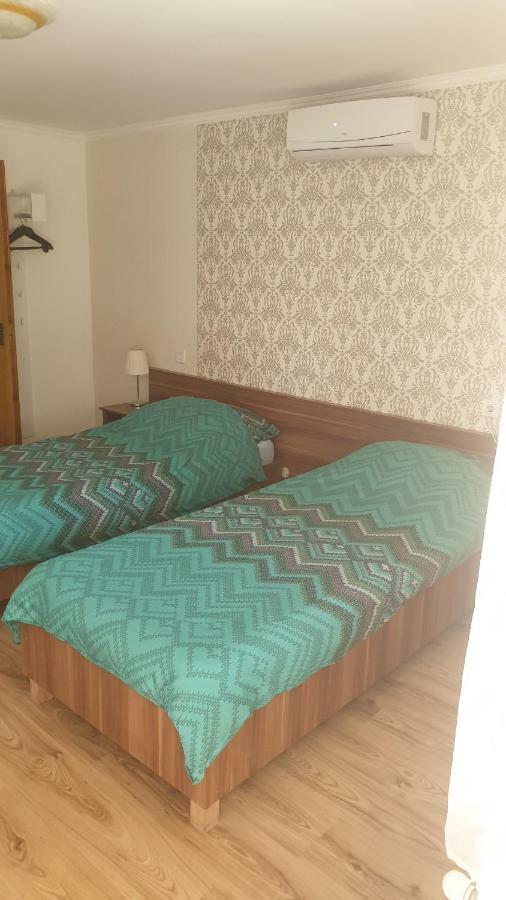 Hársfavirág Vendégház Pápa Esterno foto